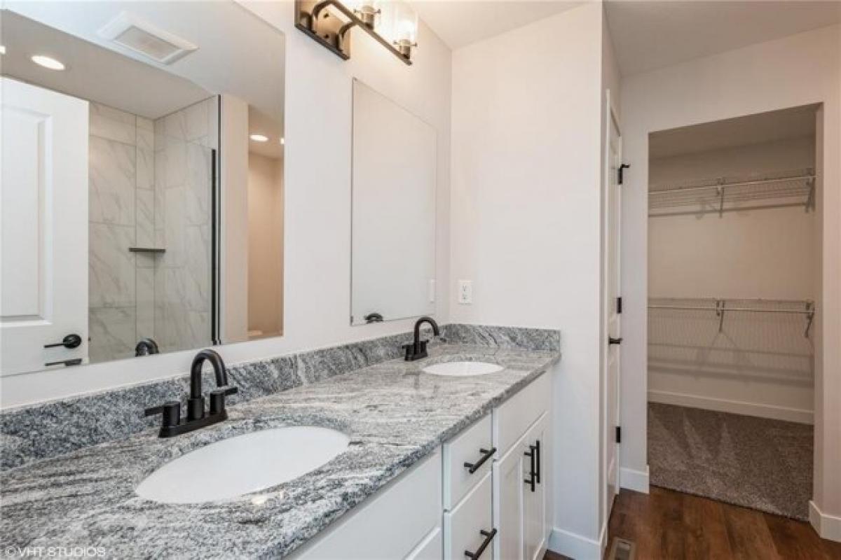 Picture of Home For Sale in Marion, Iowa, United States