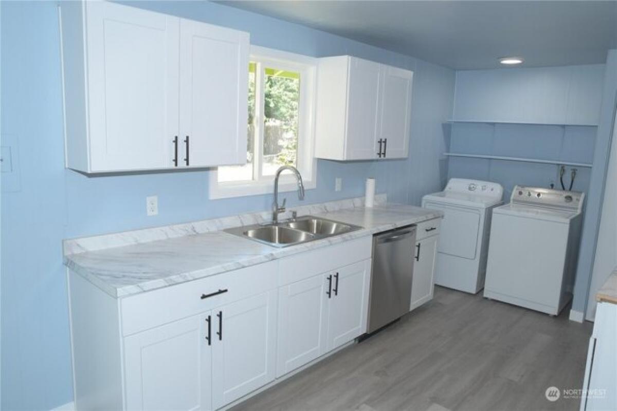 Picture of Home For Sale in Federal Way, Washington, United States