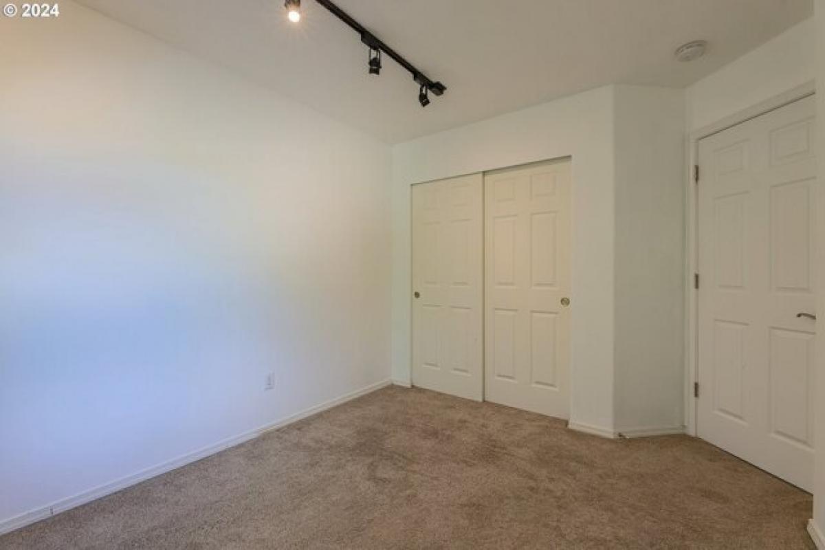 Picture of Home For Sale in Hillsboro, Oregon, United States