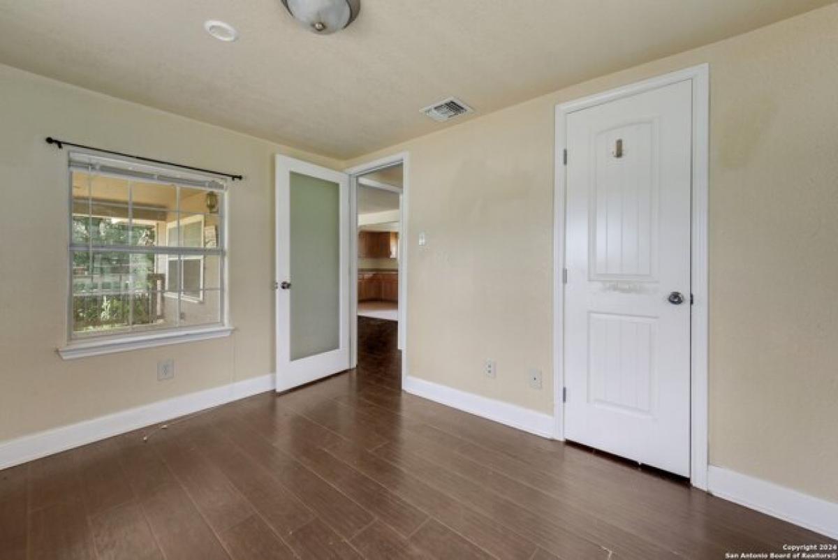 Picture of Home For Sale in Floresville, Texas, United States