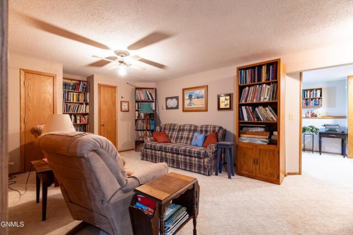 Picture of Home For Sale in Bismarck, North Dakota, United States