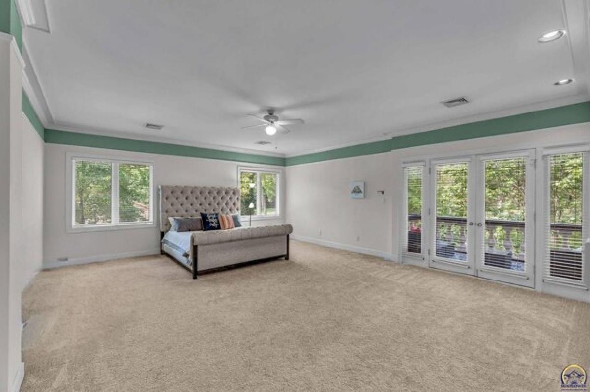 Picture of Home For Sale in Topeka, Kansas, United States