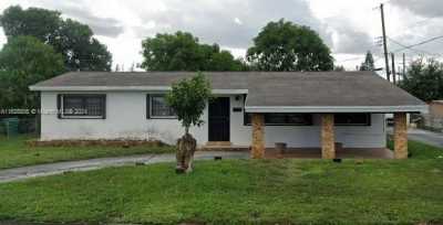 Home For Sale in Miami Gardens, Florida