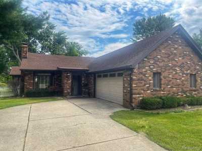 Home For Sale in Saint Clair Shores, Michigan