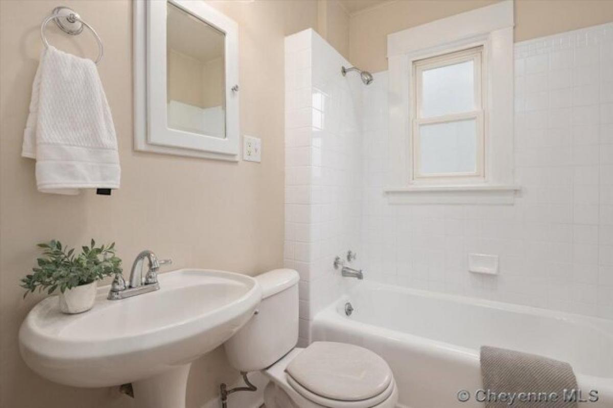 Picture of Home For Sale in Cheyenne, Wyoming, United States