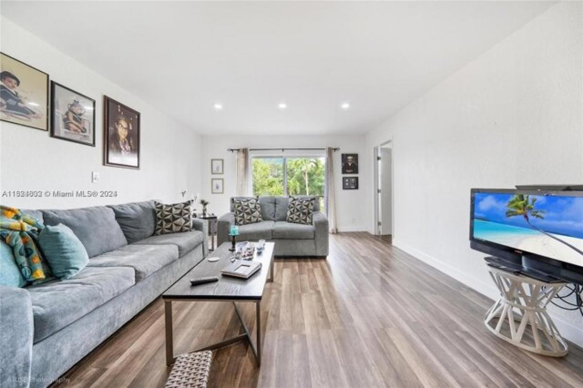 Picture of Home For Sale in Lauderhill, Florida, United States