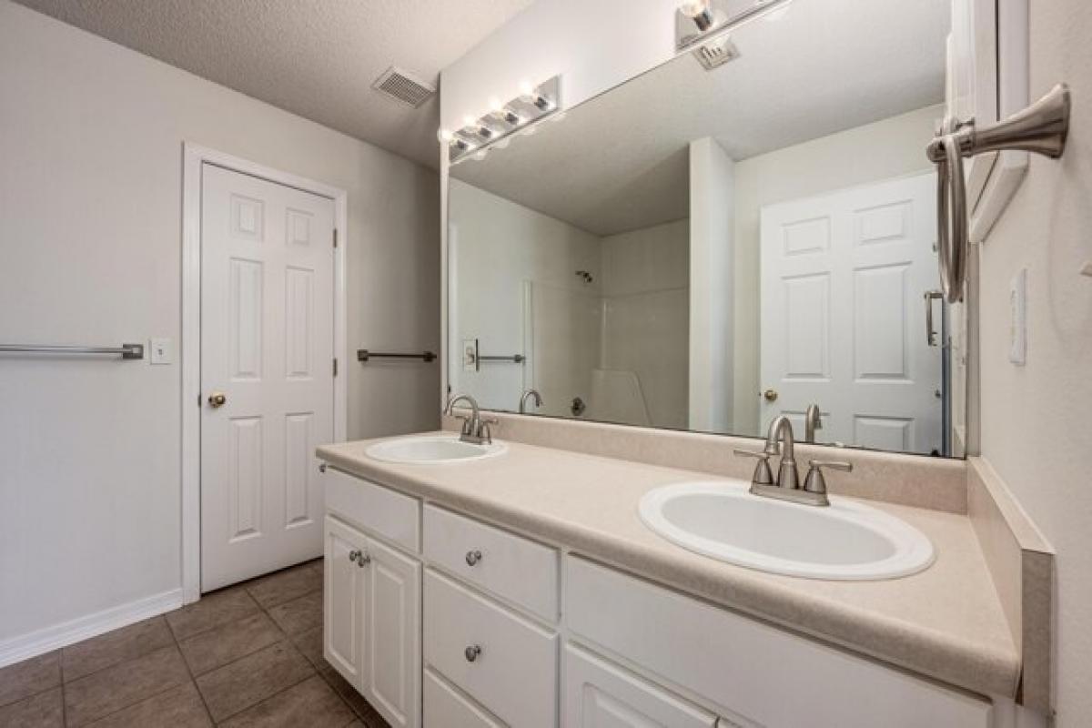 Picture of Home For Sale in Mary Esther, Florida, United States