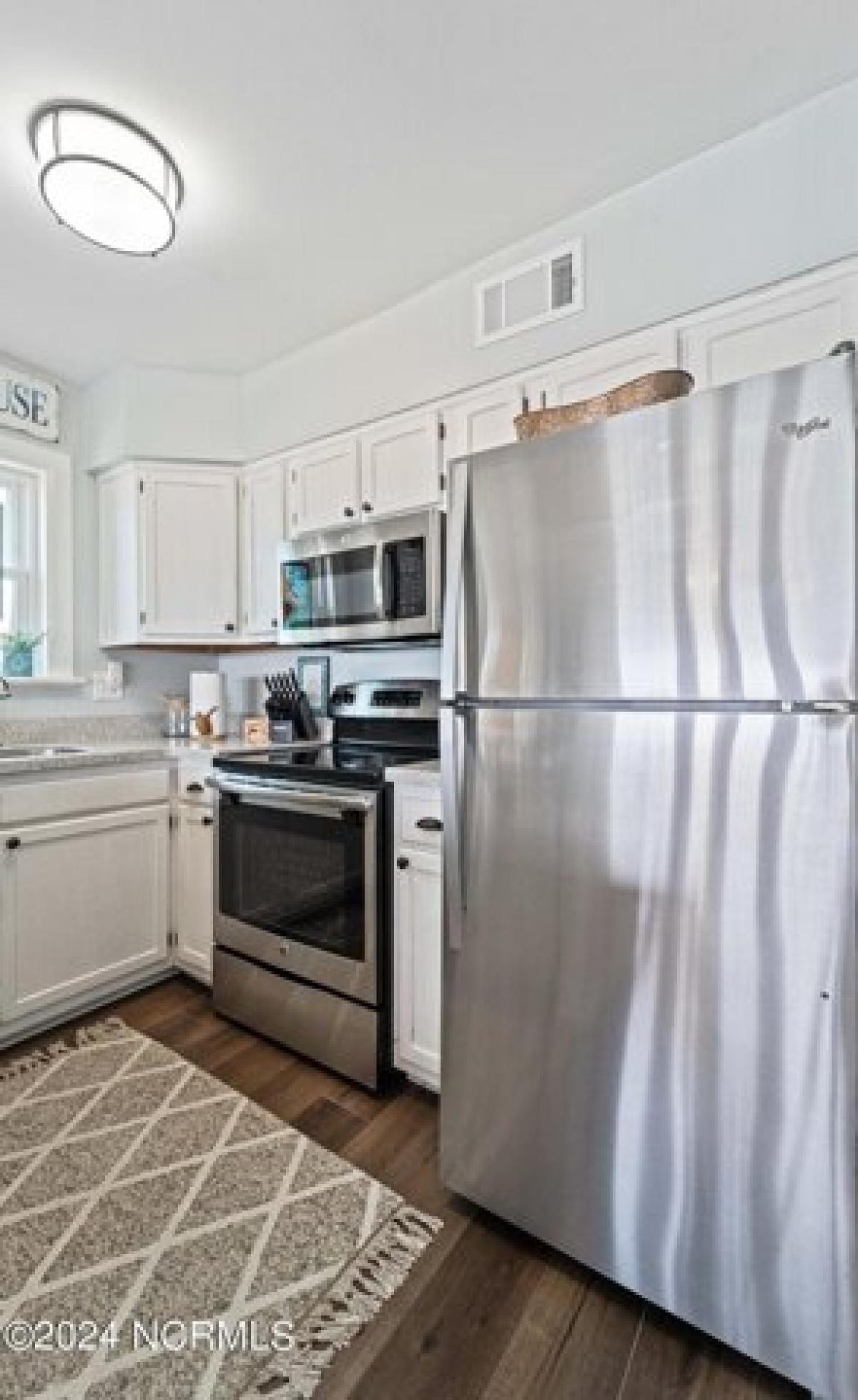 Picture of Home For Sale in North Topsail Beach, North Carolina, United States