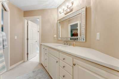 Home For Sale in Lake Oswego, Oregon