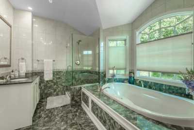 Home For Sale in Albertson, New York