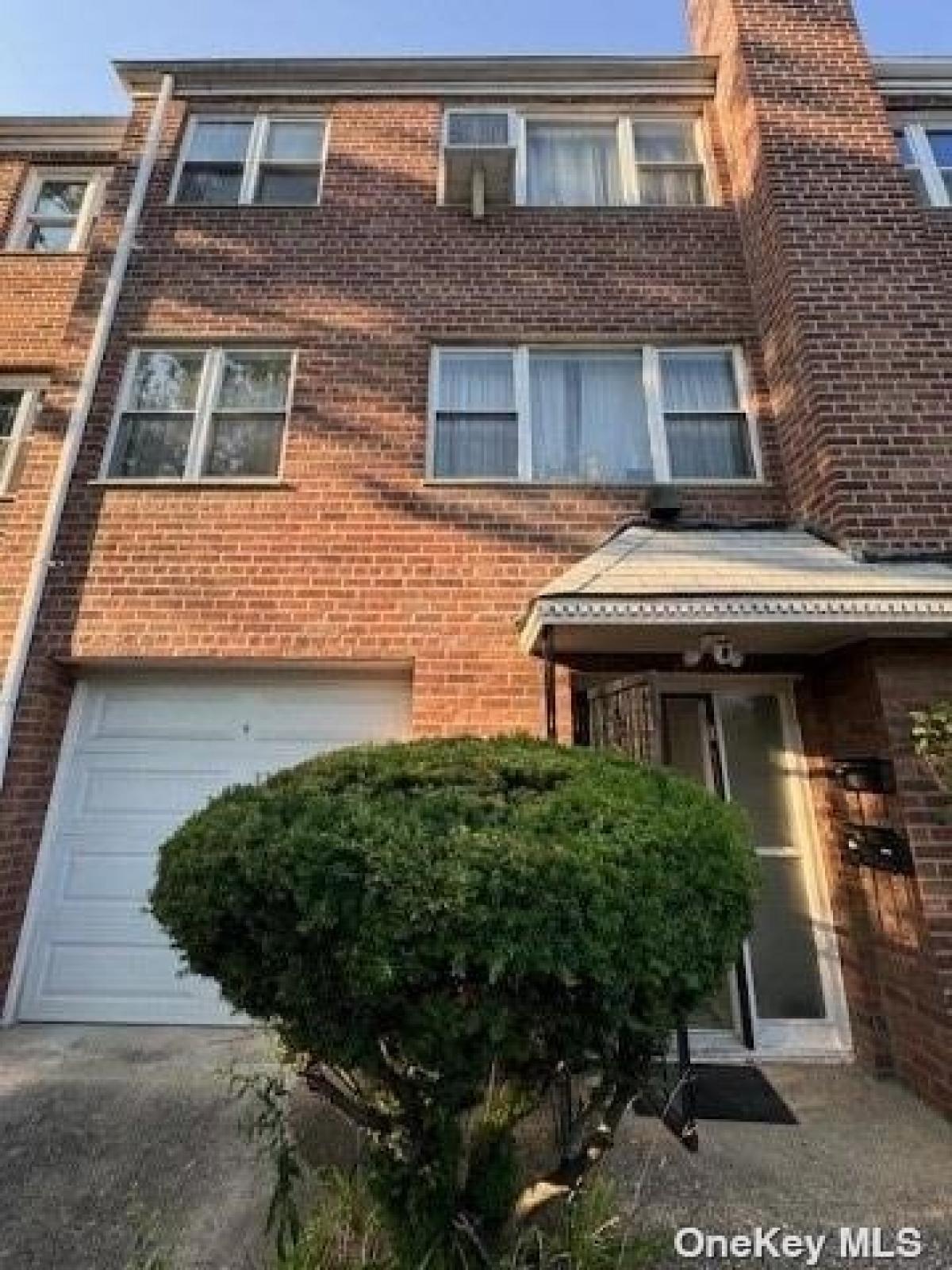 Picture of Home For Sale in Flushing, New York, United States