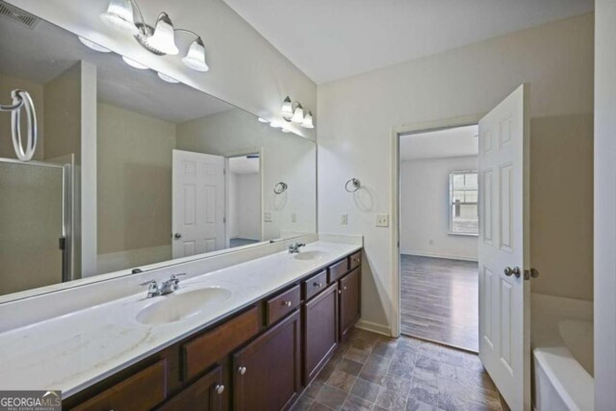 Picture of Home For Sale in Kennesaw, Georgia, United States