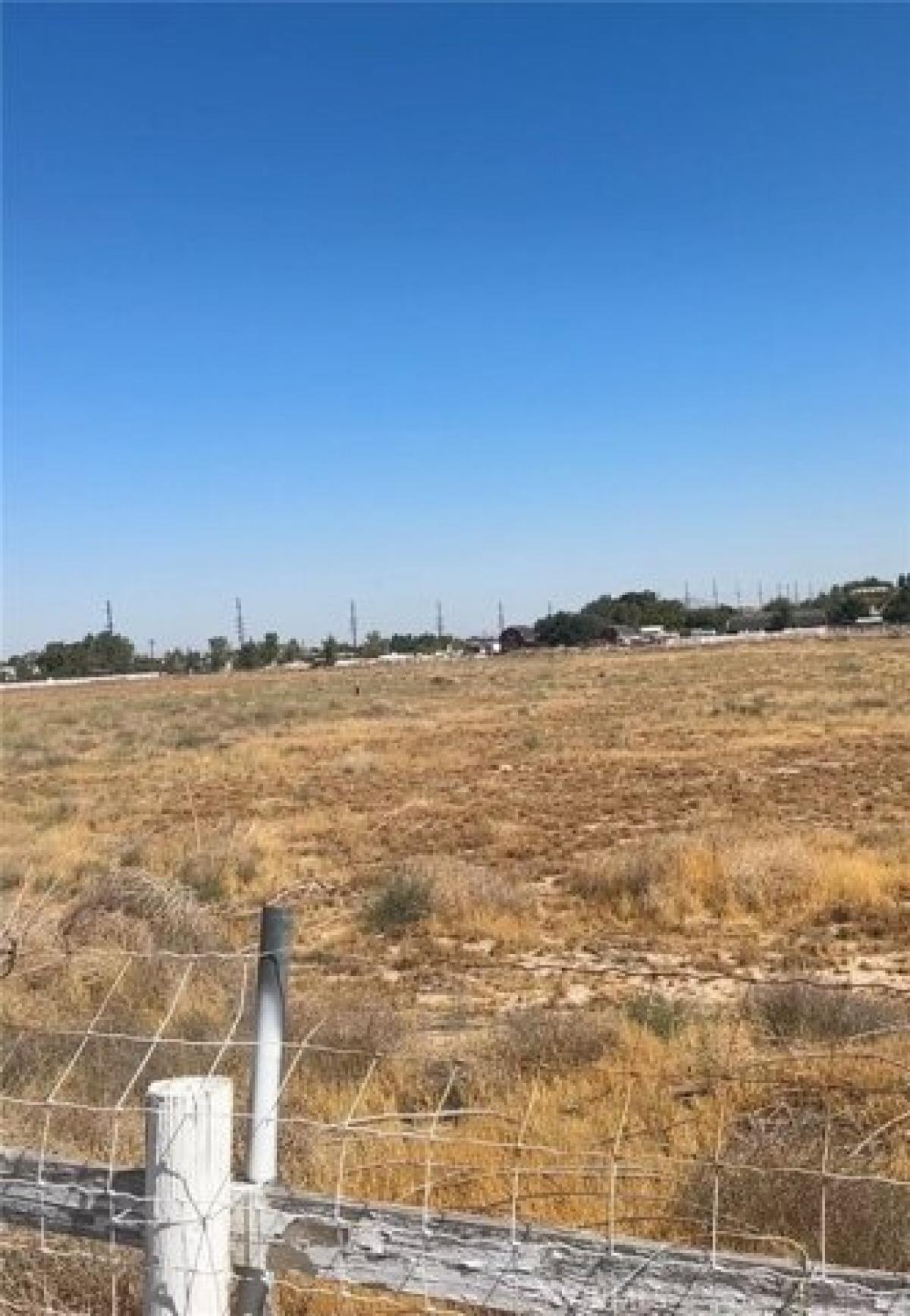 Picture of Residential Land For Sale in Apple Valley, California, United States