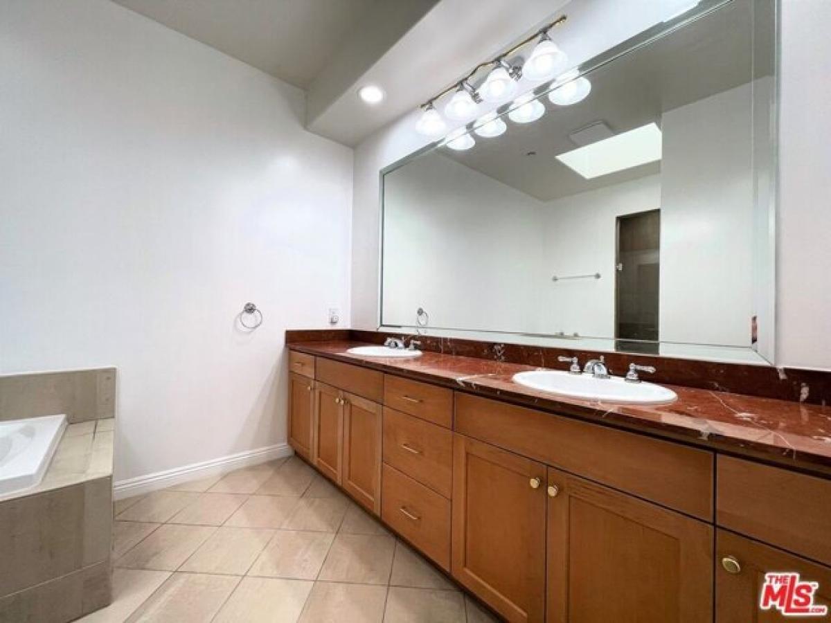 Picture of Home For Sale in Pasadena, California, United States