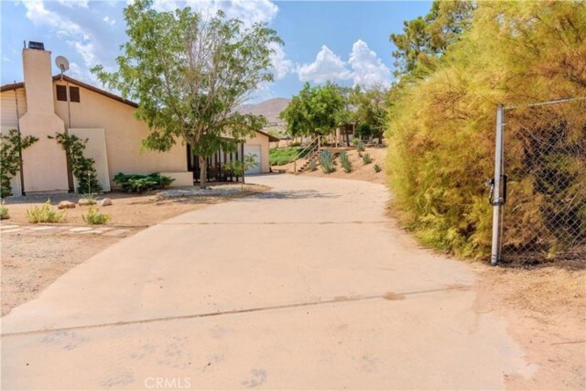 Picture of Home For Sale in Apple Valley, California, United States