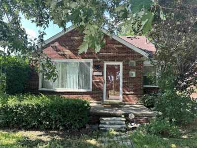 Home For Sale in Eastpointe, Michigan