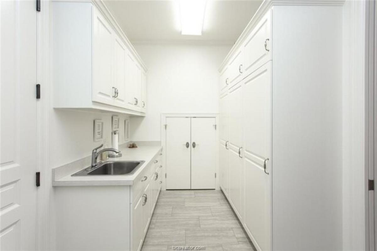 Picture of Home For Sale in College Station, Texas, United States