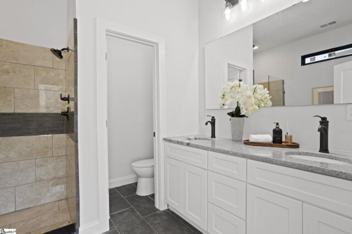 Picture of Home For Sale in Simpsonville, South Carolina, United States