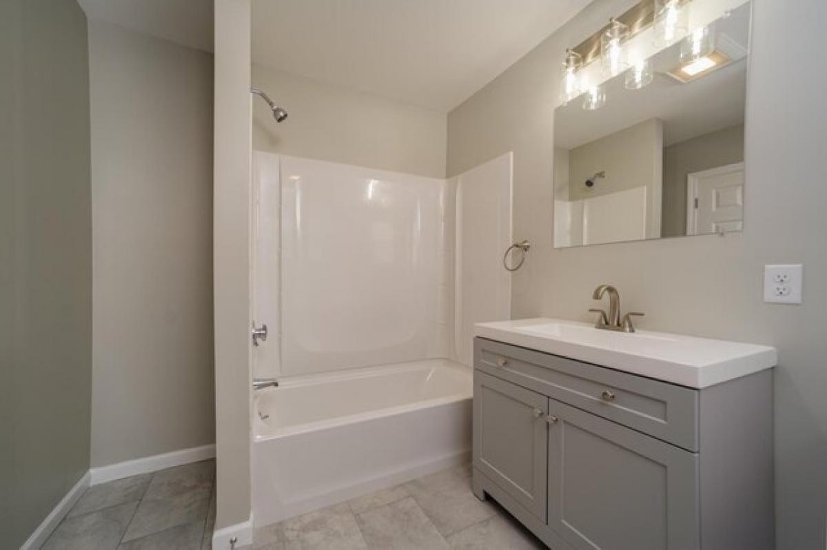 Picture of Home For Sale in Laconia, New Hampshire, United States