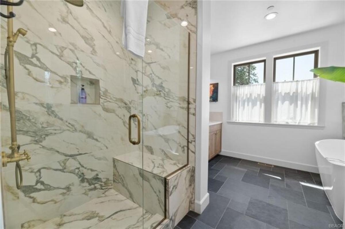 Picture of Home For Sale in Big Bear Lake, California, United States