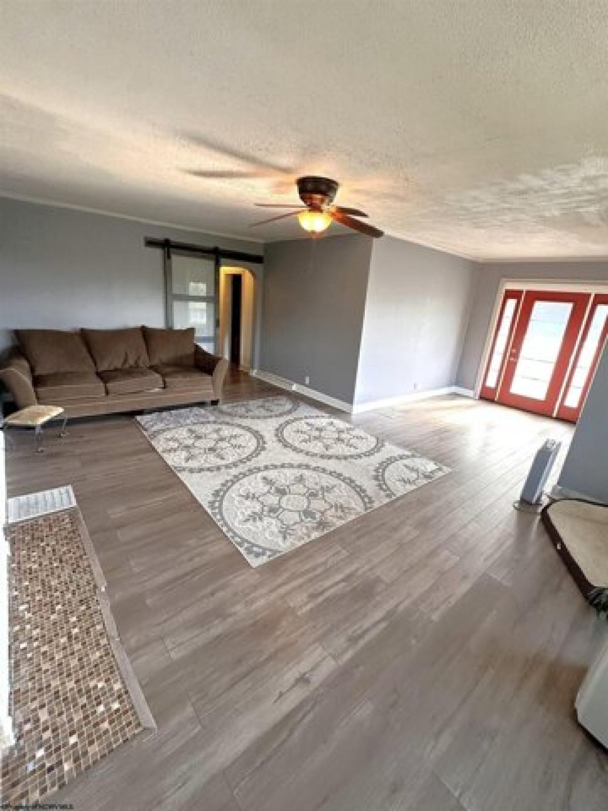 Picture of Home For Sale in Fairmont, West Virginia, United States