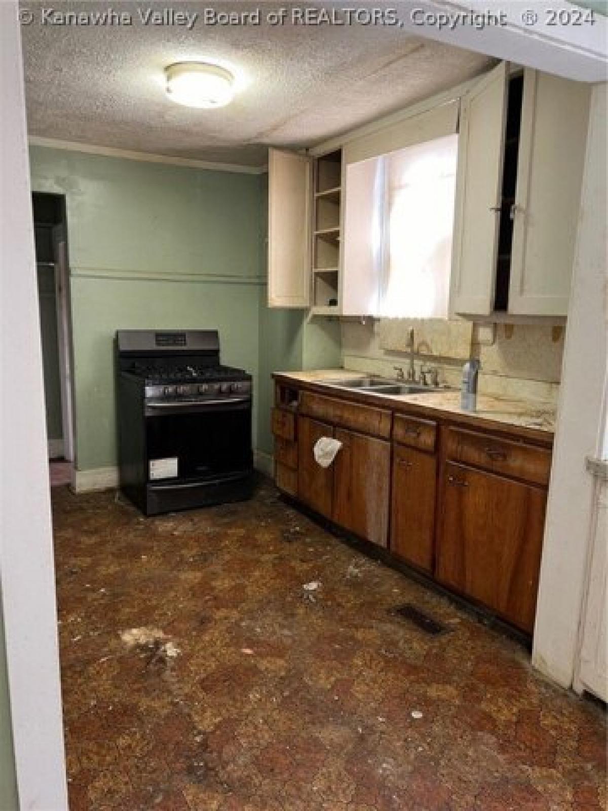 Picture of Home For Sale in Charleston, West Virginia, United States