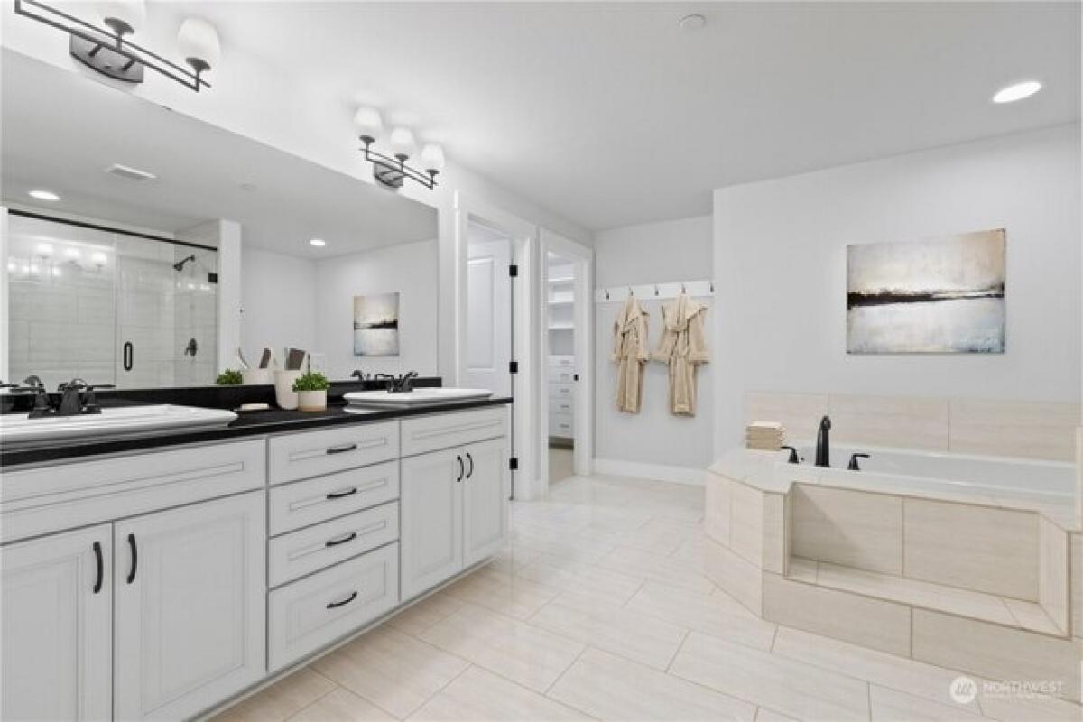 Picture of Home For Sale in Kirkland, Washington, United States