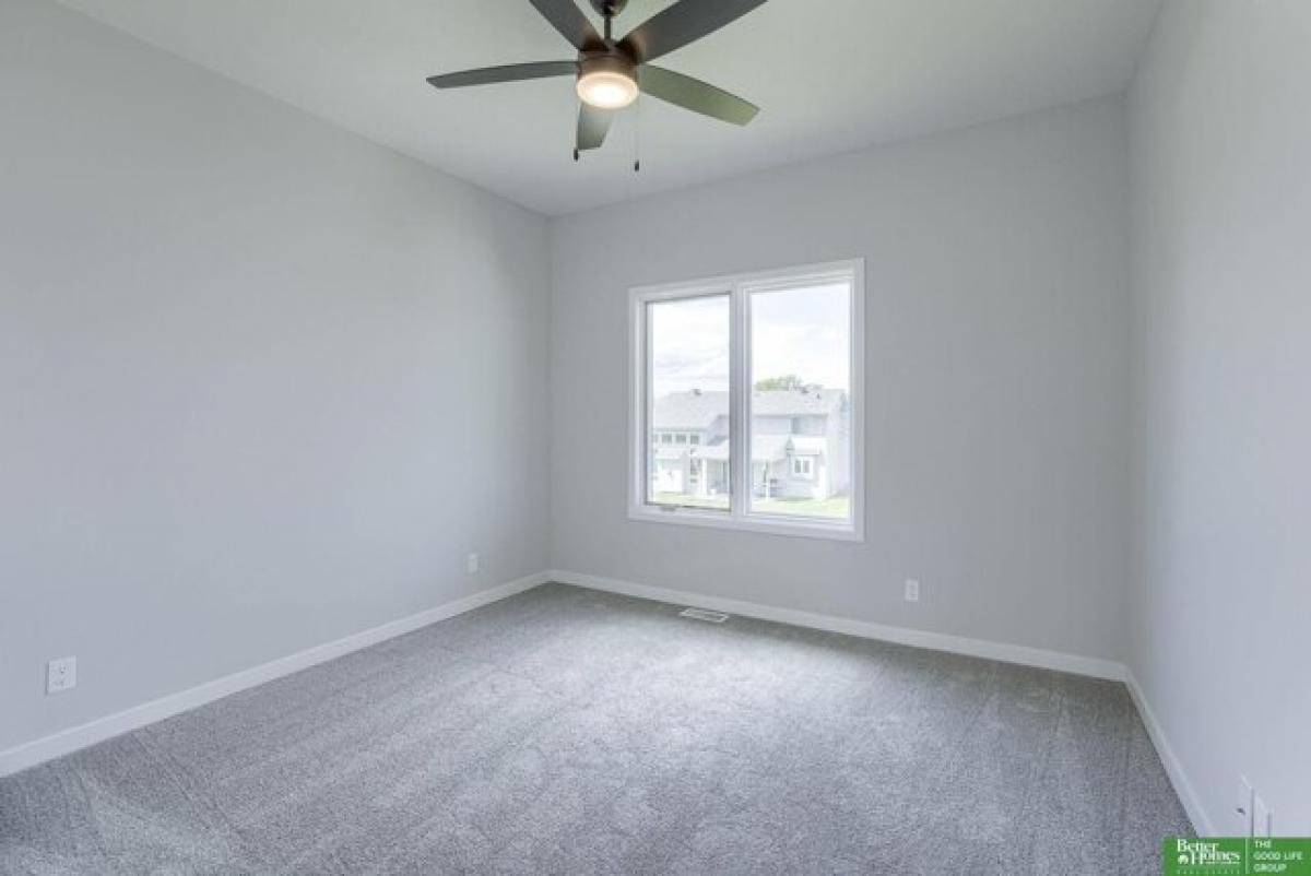 Picture of Home For Sale in Elkhorn, Nebraska, United States