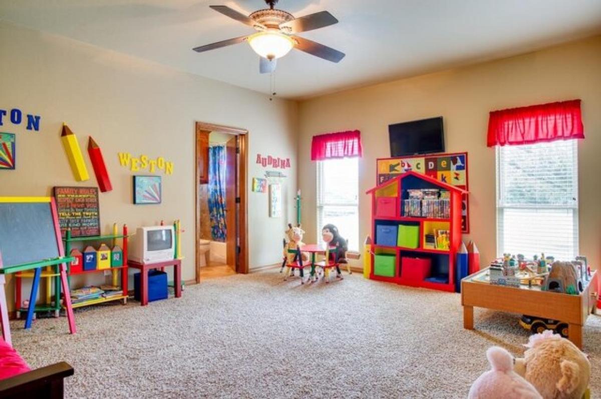 Picture of Home For Sale in Enid, Oklahoma, United States