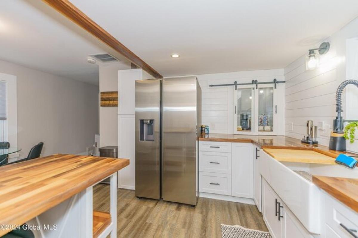 Picture of Home For Rent in Saratoga Springs, New York, United States