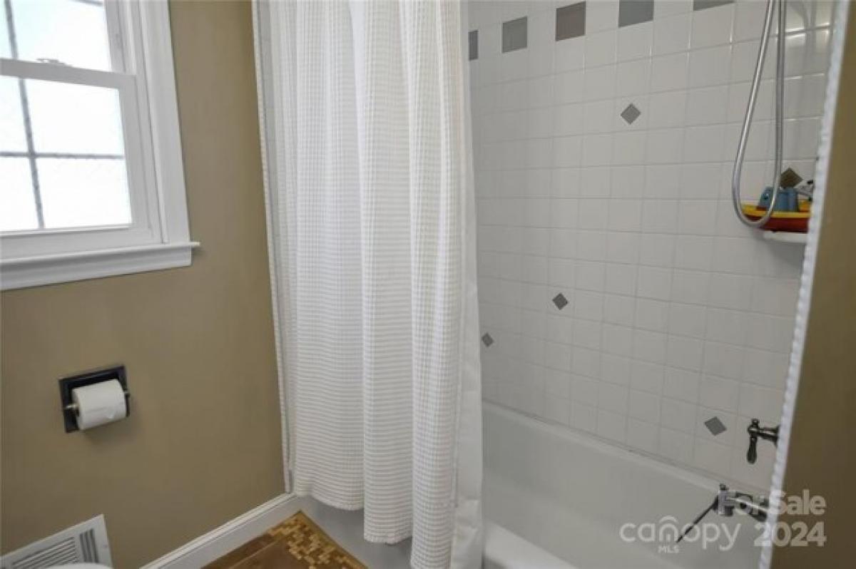 Picture of Home For Sale in Gastonia, North Carolina, United States