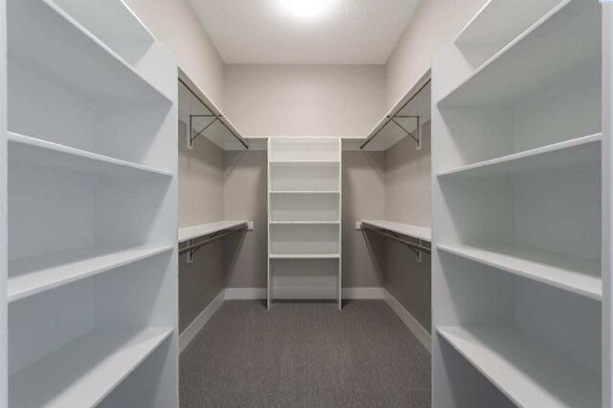 Picture of Home For Sale in Kennewick, Washington, United States