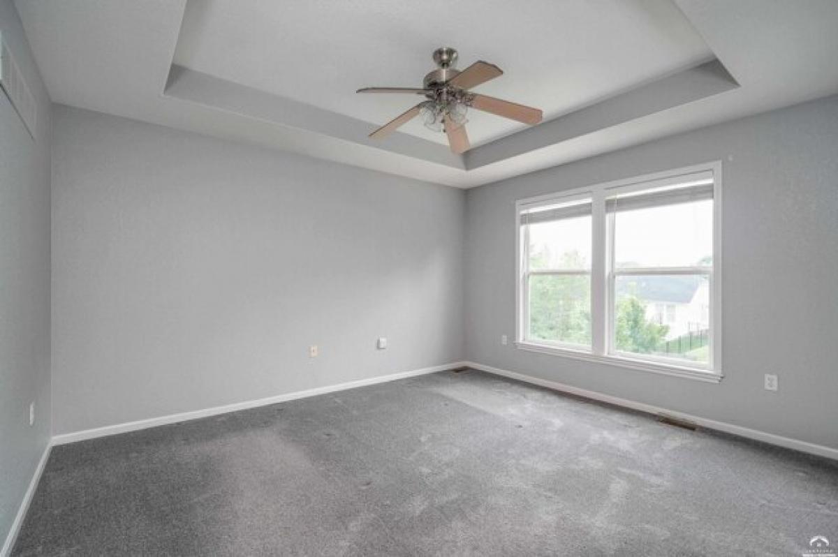 Picture of Home For Sale in Lawrence, Kansas, United States