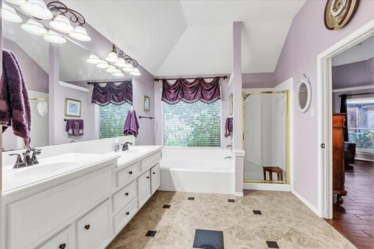 Picture of Home For Sale in Friendswood, Texas, United States