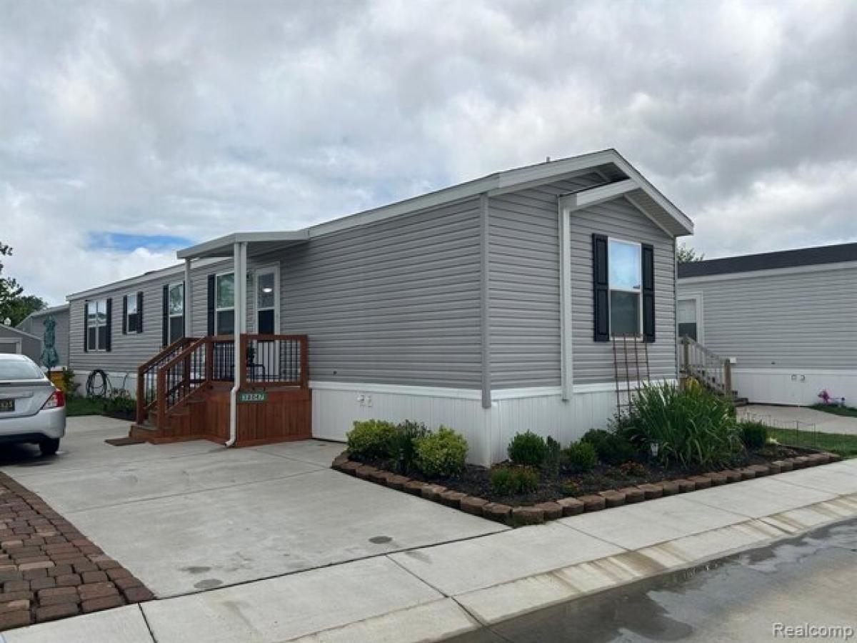 Picture of Home For Sale in Clinton Township, Michigan, United States