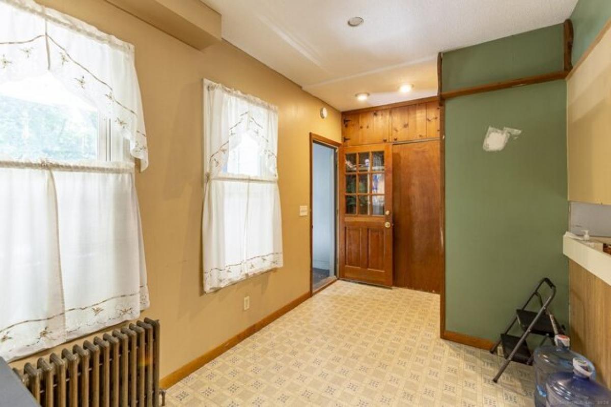 Picture of Home For Sale in New Britain, Connecticut, United States