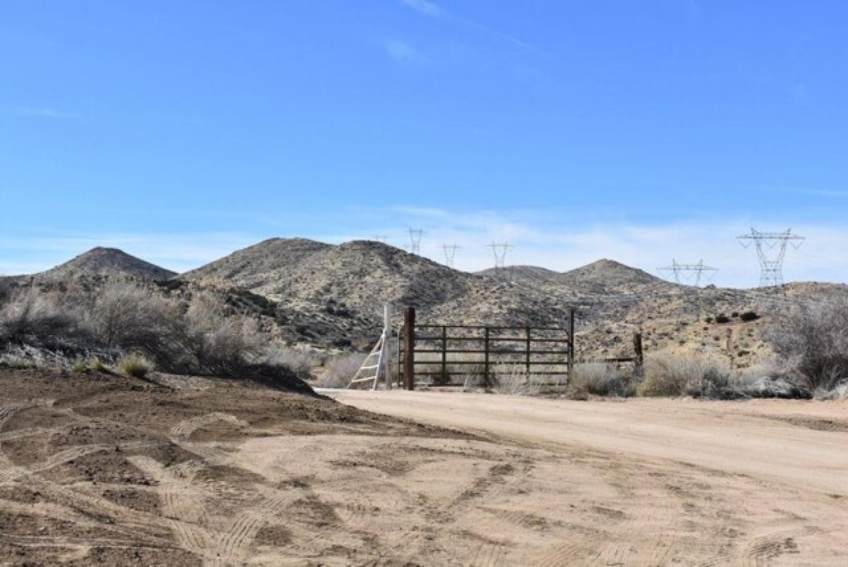 Picture of Residential Land For Sale in Apple Valley, California, United States