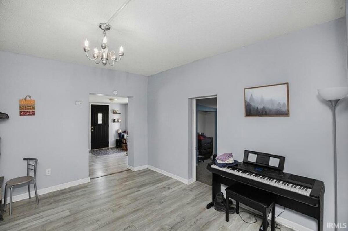 Picture of Home For Sale in Elkhart, Indiana, United States