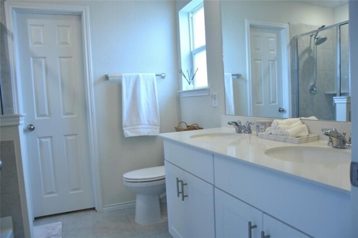 Picture of Home For Sale in Aubrey, Texas, United States