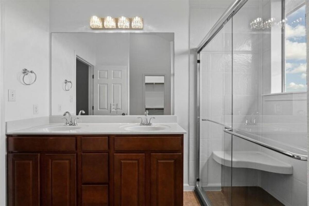 Picture of Home For Sale in Leander, Texas, United States