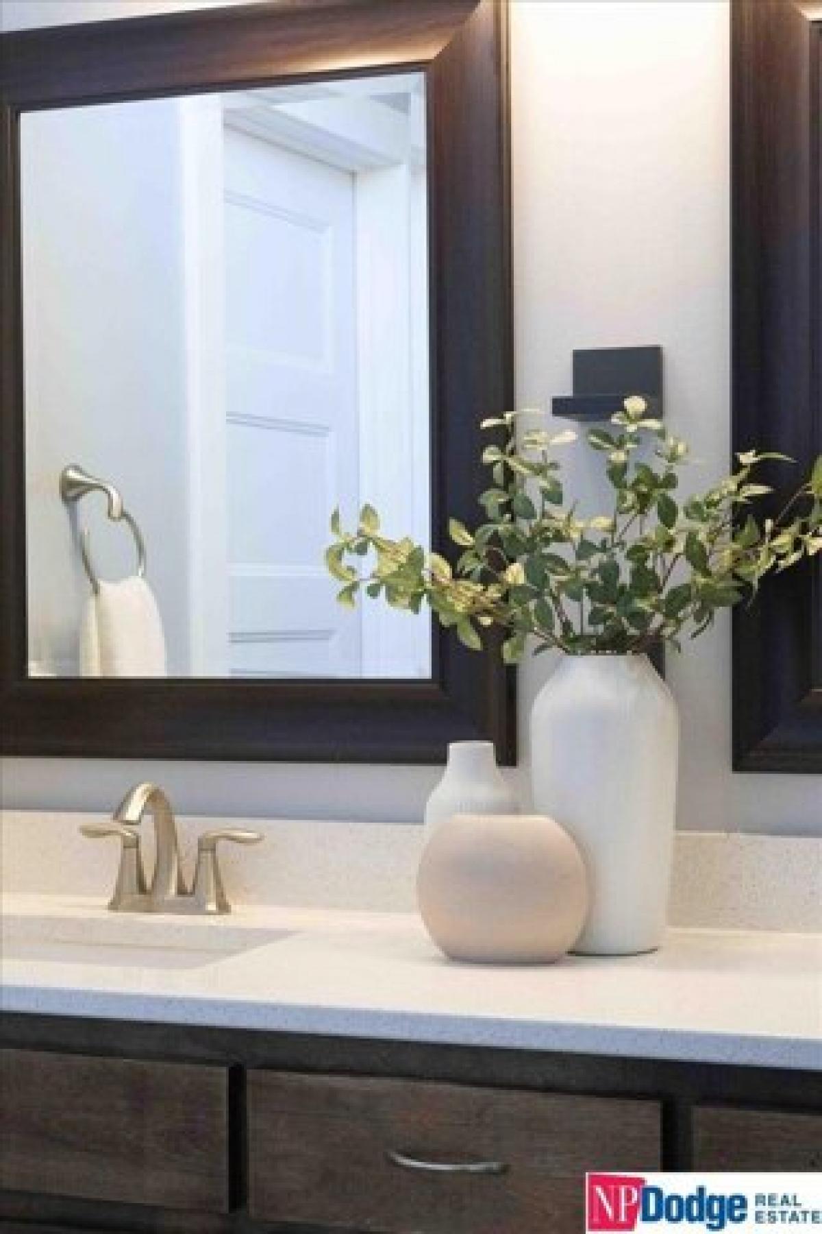 Picture of Home For Sale in Elkhorn, Nebraska, United States