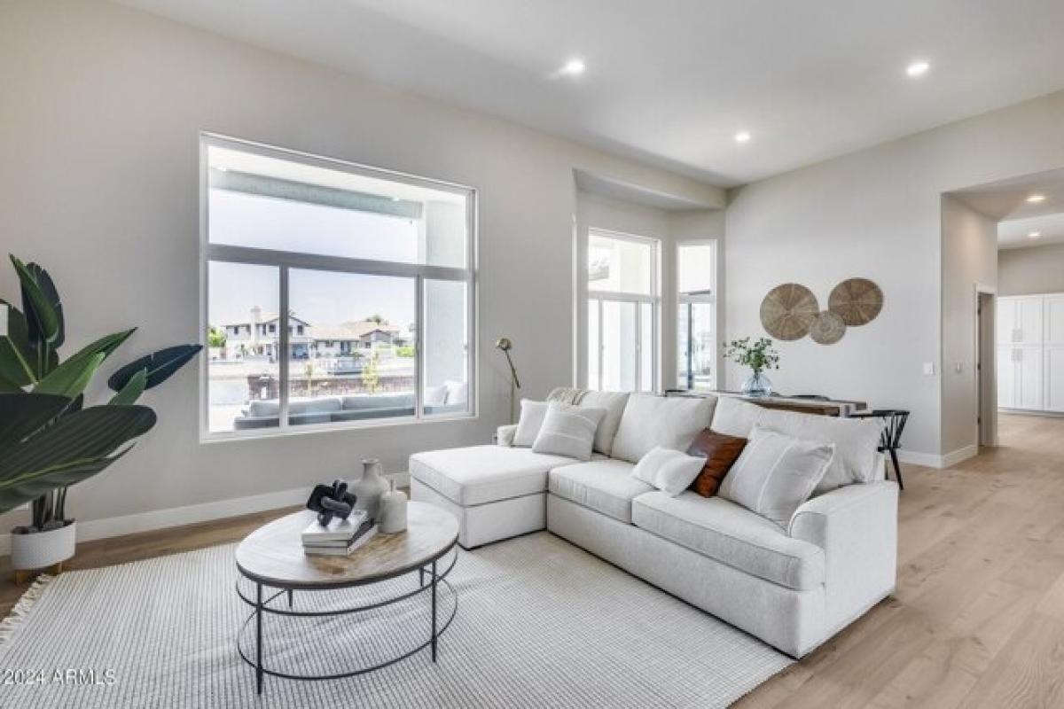 Picture of Home For Sale in Glendale, Arizona, United States