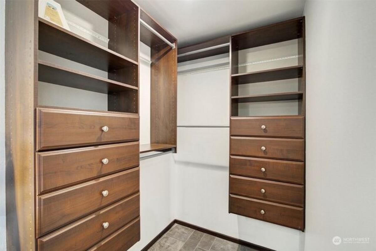 Picture of Home For Sale in Woodinville, Washington, United States