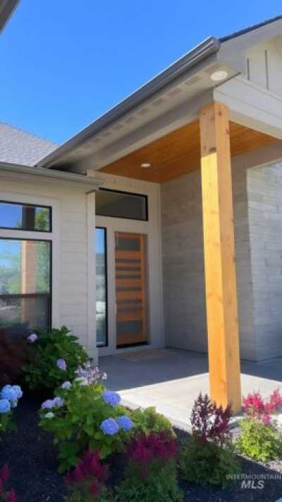 Home For Sale in Eagle, Idaho