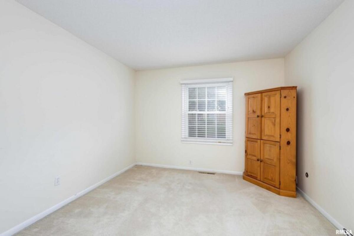 Picture of Home For Sale in Davenport, Iowa, United States