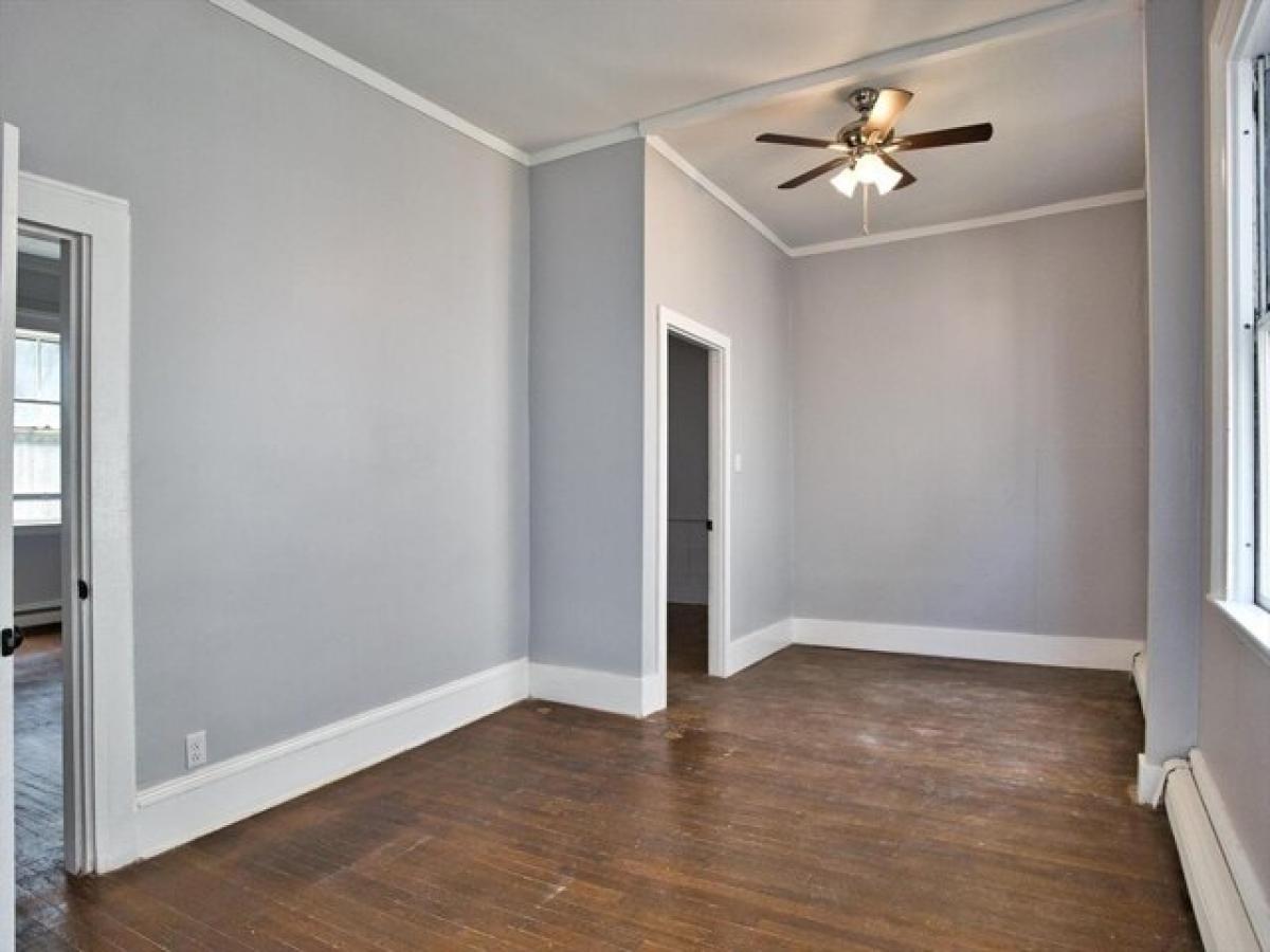 Picture of Home For Sale in New Bedford, Massachusetts, United States