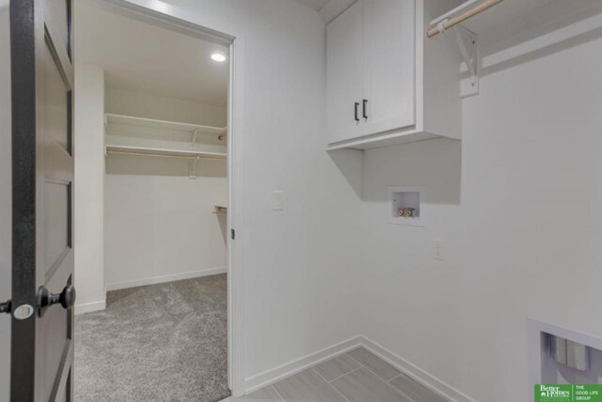 Picture of Home For Sale in Elkhorn, Nebraska, United States