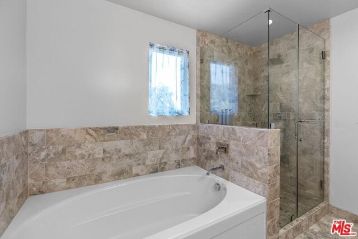 Picture of Home For Sale in Studio City, California, United States