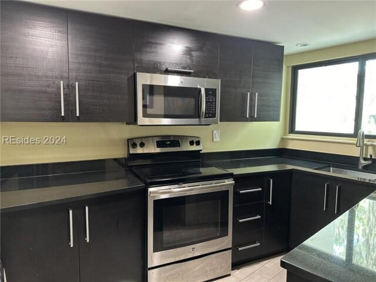 Picture of Home For Sale in Hilton Head Island, South Carolina, United States