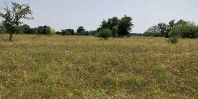 Residential Land For Sale in Luling, Texas
